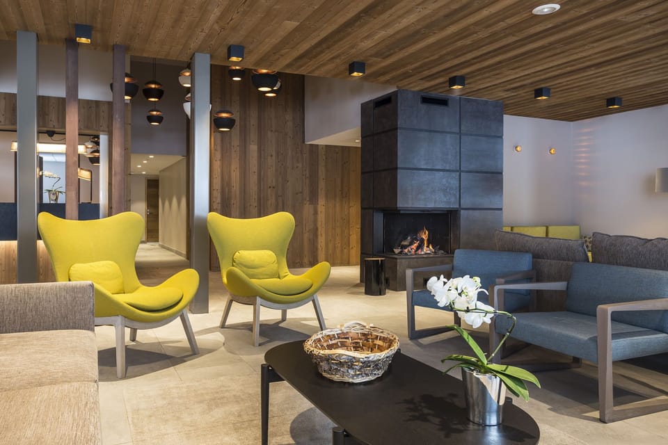 Entrance / Reception