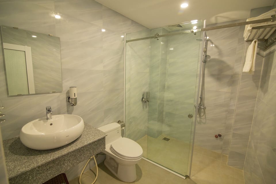 Double Room | Bathroom | Shower, free toiletries, slippers, towels