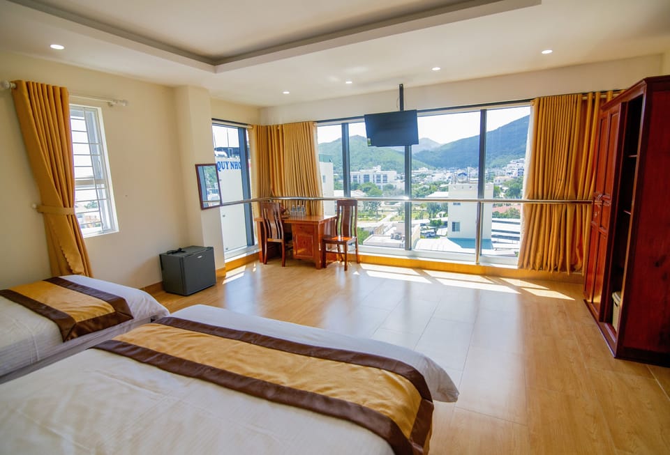 Basic Quadruple Room, 2 Queen Beds | Desk, soundproofing, WiFi (free)