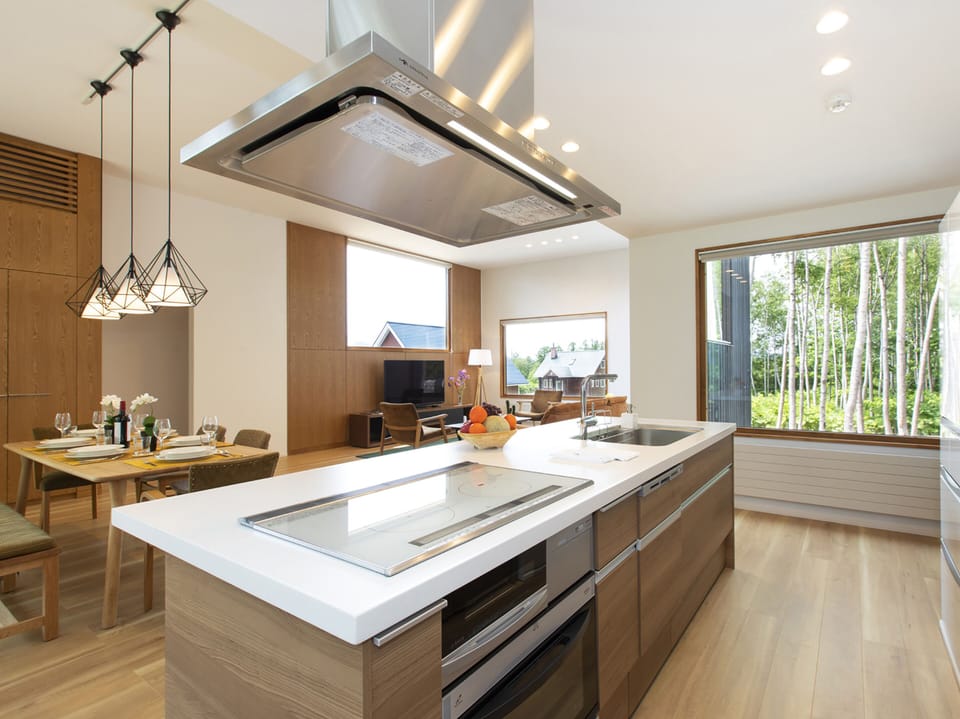 Birchwood | Private kitchen | Fridge, microwave, oven, stovetop