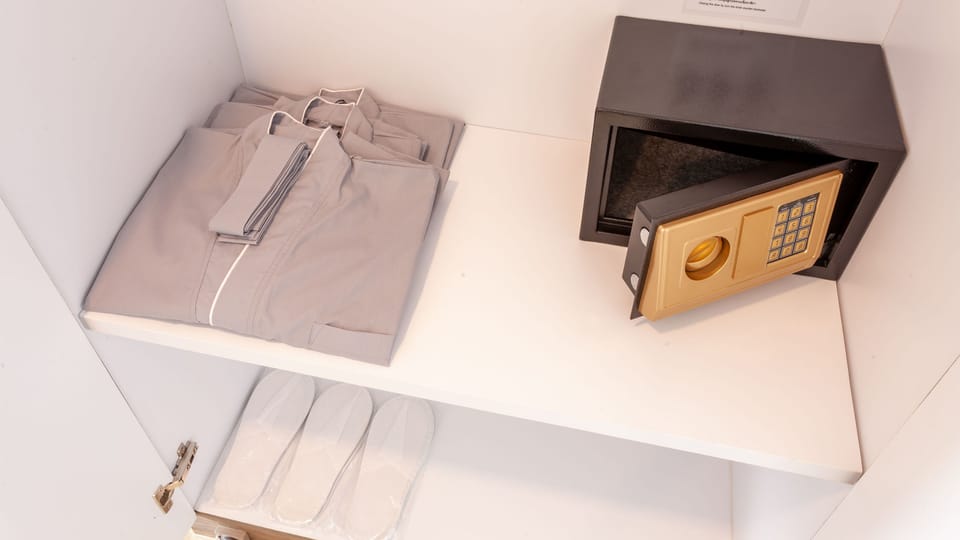 Luxury Triple Room | Blackout drapes, WiFi (free), bed sheets