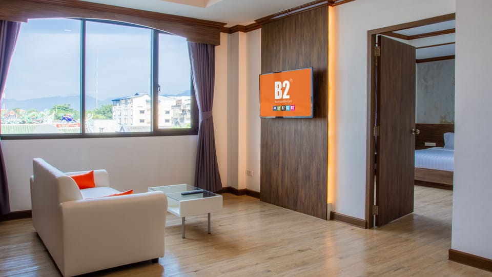 Suite Triple Room | Blackout drapes, WiFi (free), bed sheets