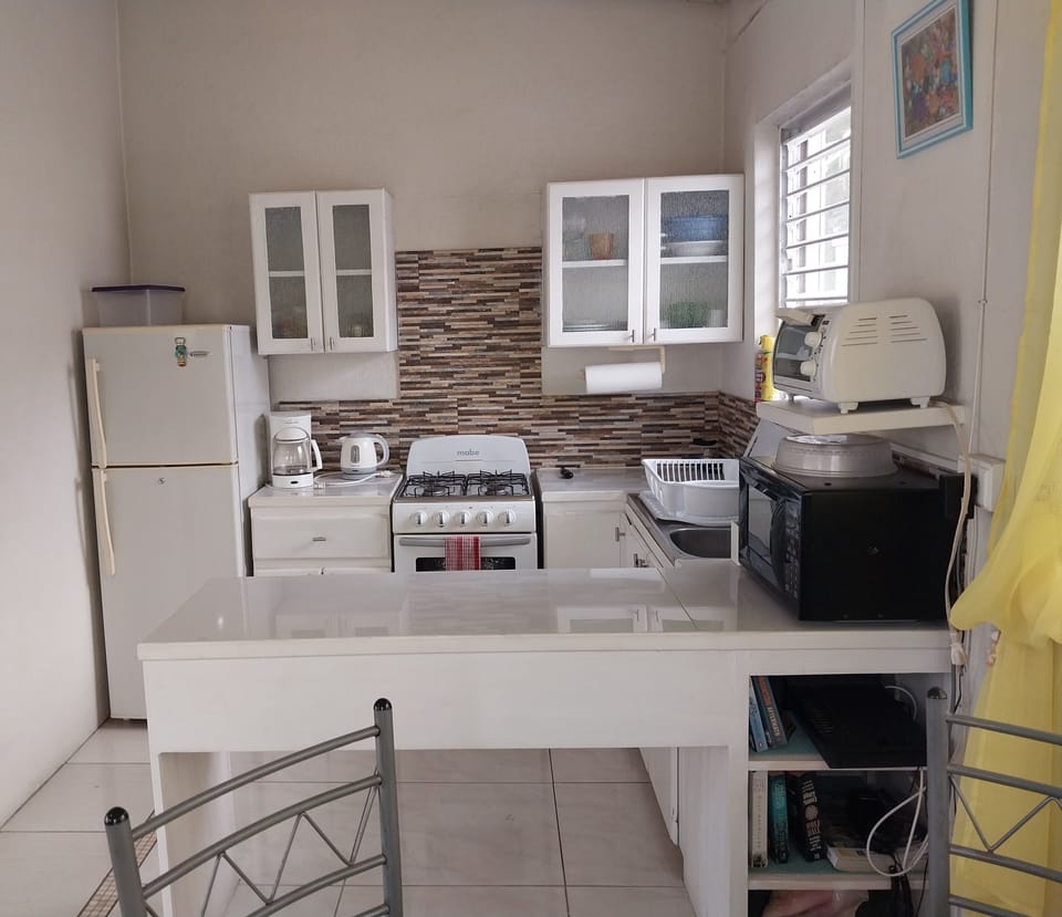 Compact, well-equipped kitchen.