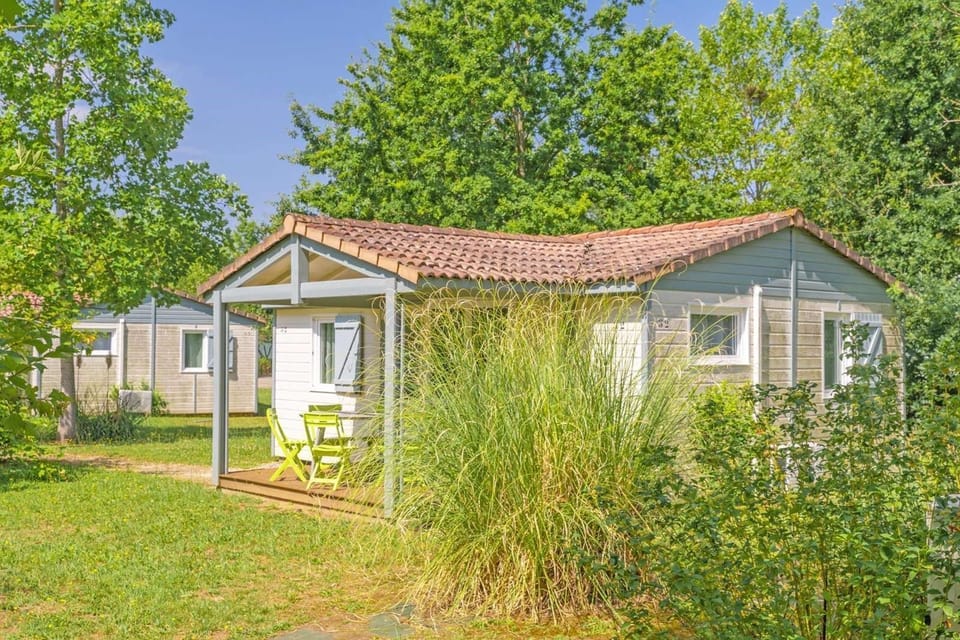 Enjoy the covered outdoor terrasse at your cottage!