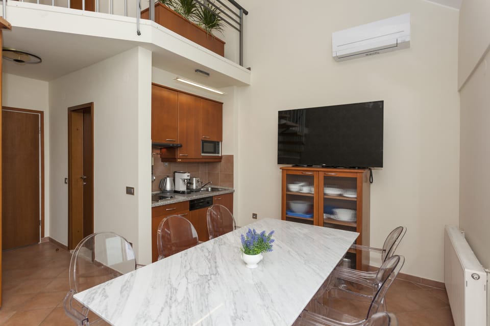 Gallery Penthouse | Private kitchen | Fridge, oven, dishwasher, coffee/tea maker