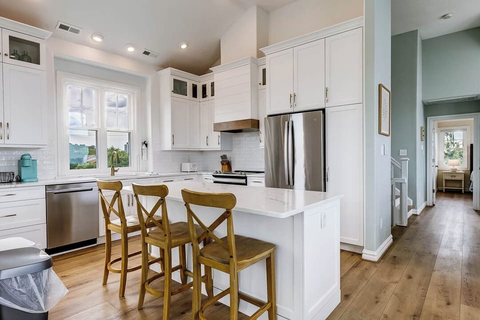 Top-Level Kitchen with Bar (seats 3)