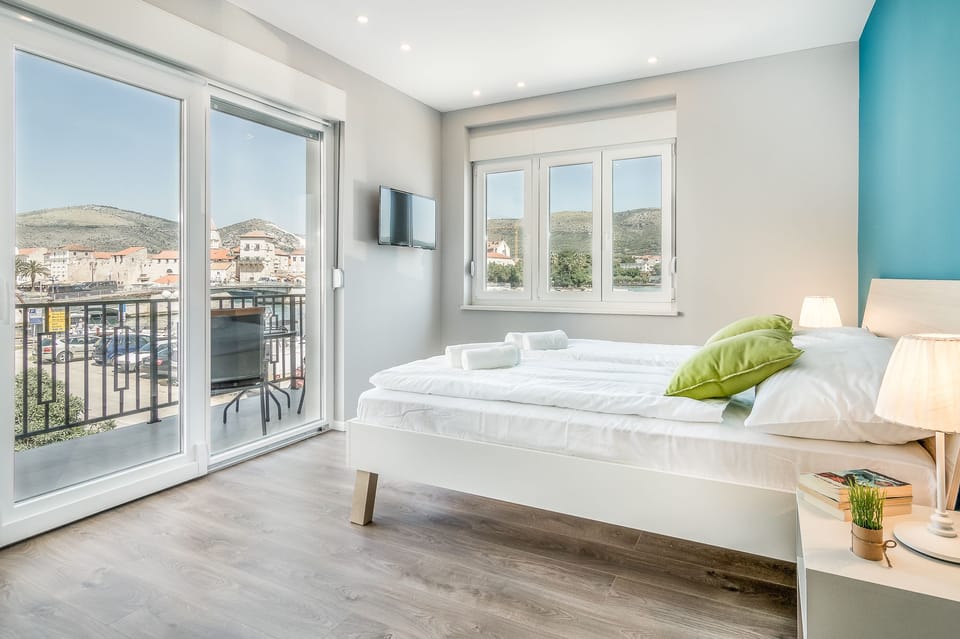 Deluxe Double Room, Balcony, Sea View | In-room safe, soundproofing, free WiFi, bed sheets
