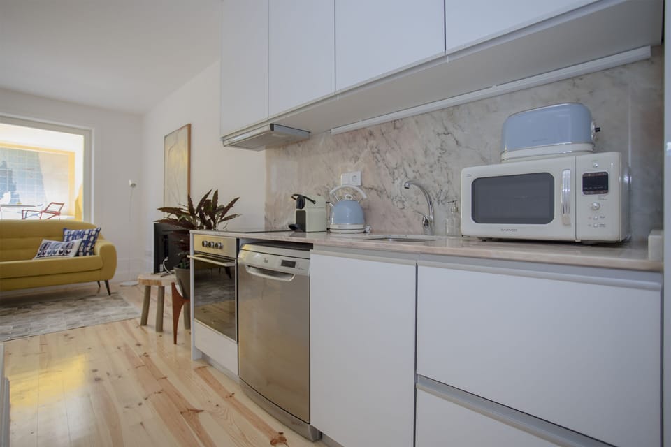 Comfort Apartment, 2 Bedrooms | Private kitchen | Full-size fridge, microwave, oven, stovetop