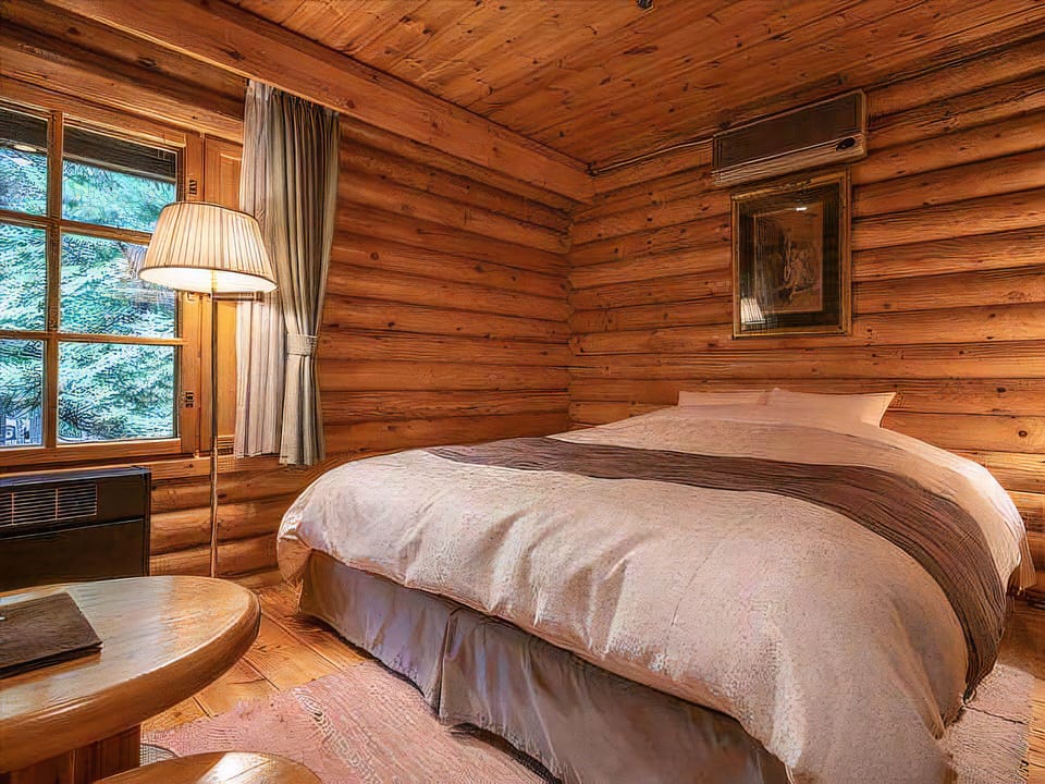 King Bed Room in a Part of Big Cottage / Non Smoking | 2 bedrooms, premium bedding, down comforters, desk