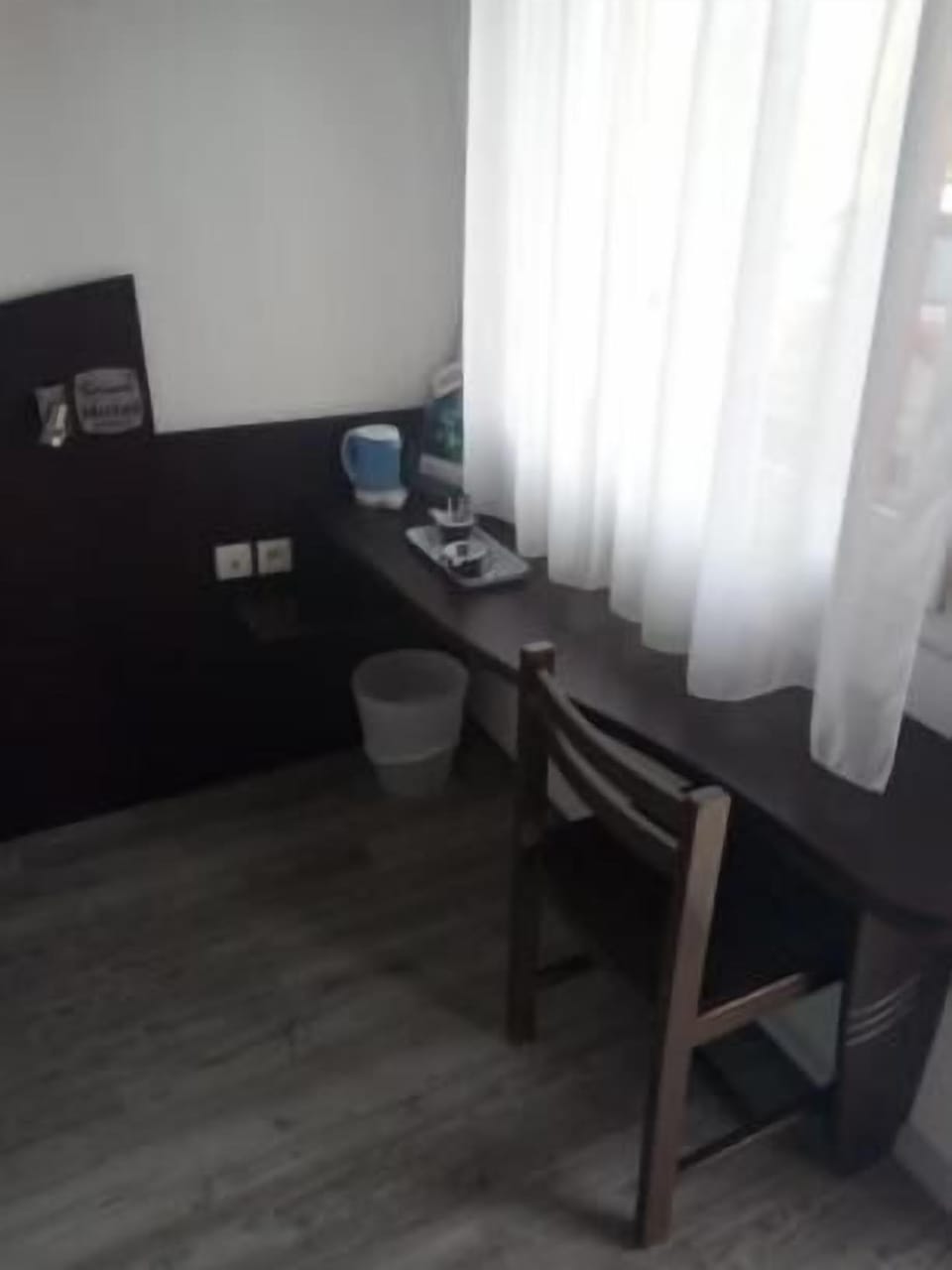 Premium bedding, desk, iron/ironing board, free WiFi
