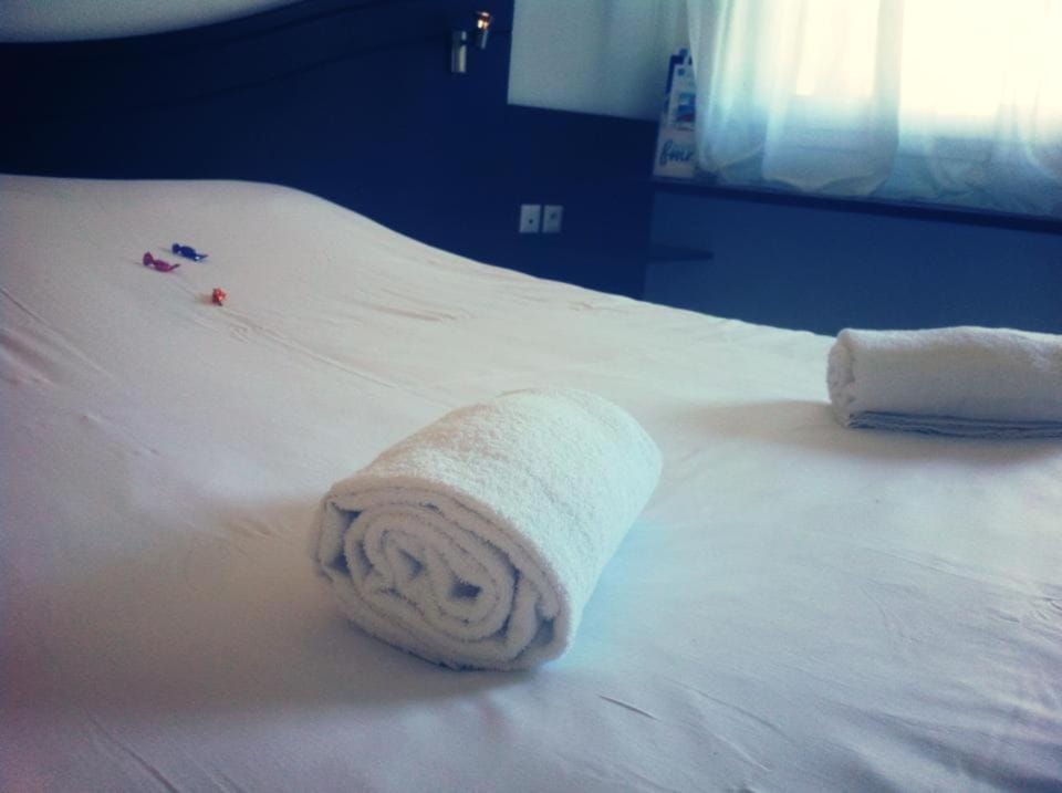Premium bedding, desk, iron/ironing board, free WiFi