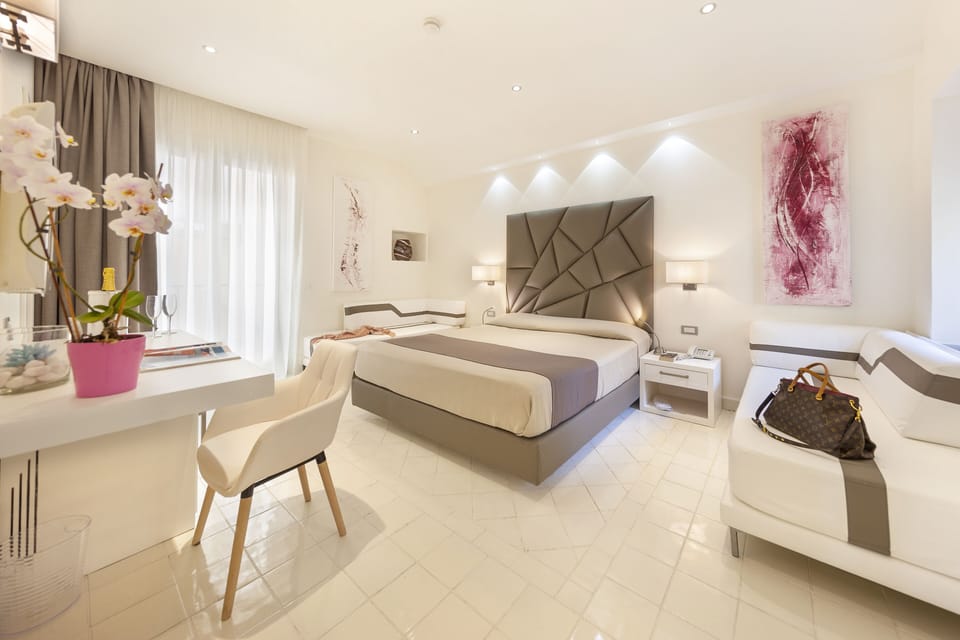 Junior Suite (for 3 people) | Living room | 43-inch Smart TV with digital channels, TV, DVD player