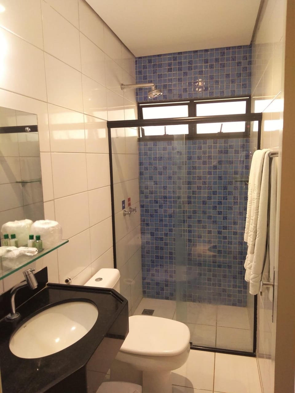 Luxury Triple Room | Bathroom | Shower, towels