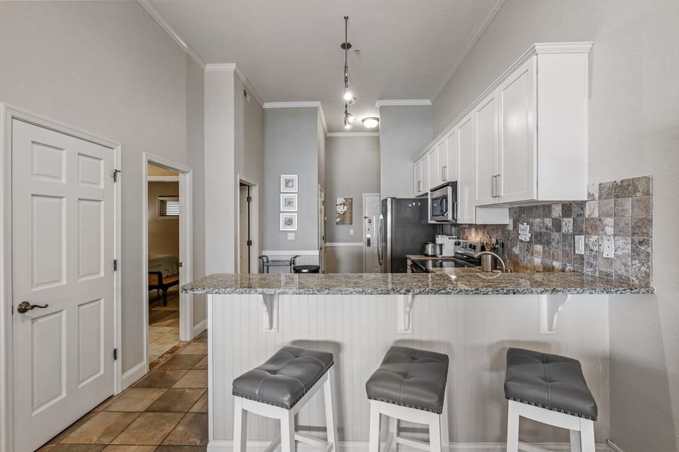 Kitchen/Sitting Area