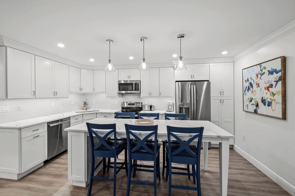Dining & Kitchen