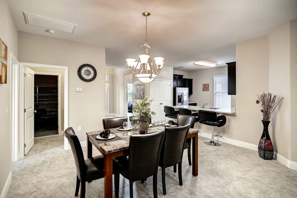 Solterra Gated Resort weekend rental homes in orlando dining room