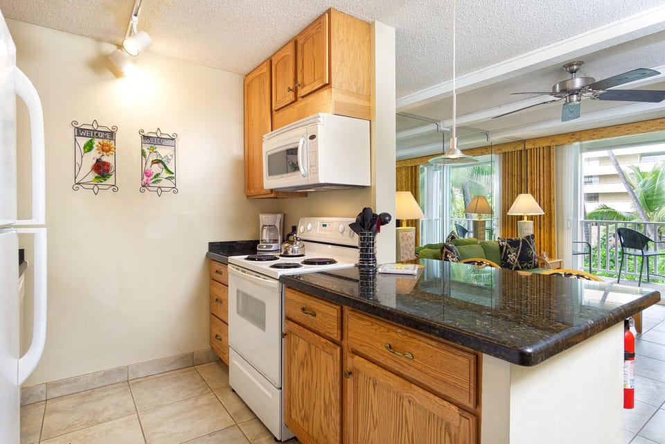 Fully equipped, modern kitchen for preparing quick snacks or full meals, with all appliances and cookware included.