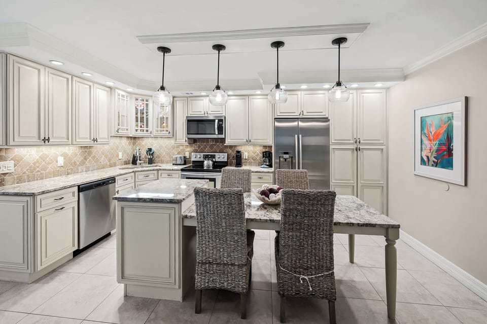 Dining & Kitchen