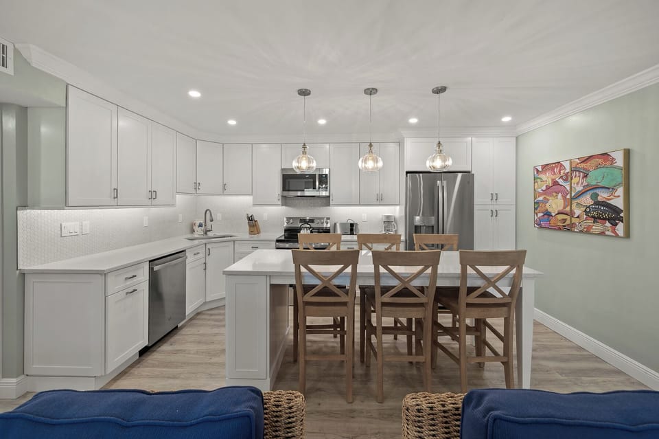 Kitchen & Dining