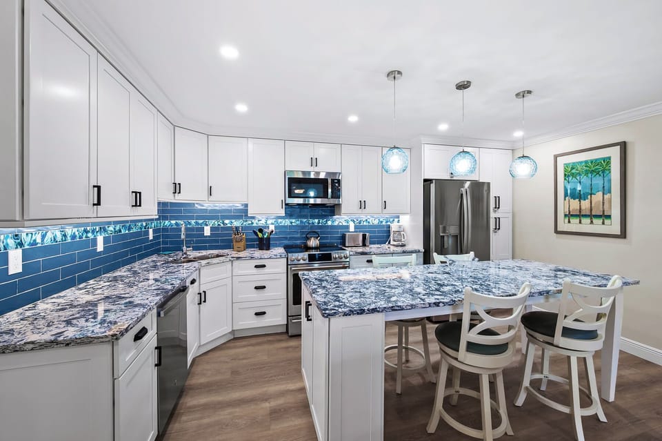 Dining & Kitchen