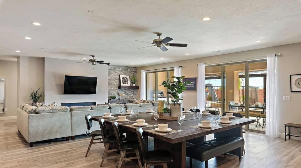 Plenty of space to gather a large group