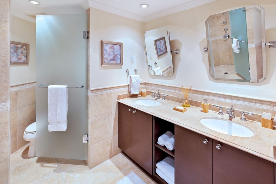Sapphire Beach 517 - Master Bathroom