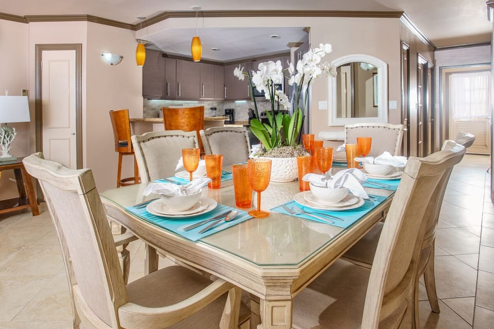 Sapphire Beach 309 - Living & kitchen area