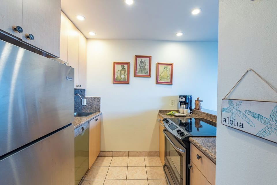 Fully equipped kitchen - Everything you would need to cook your favorite eats.