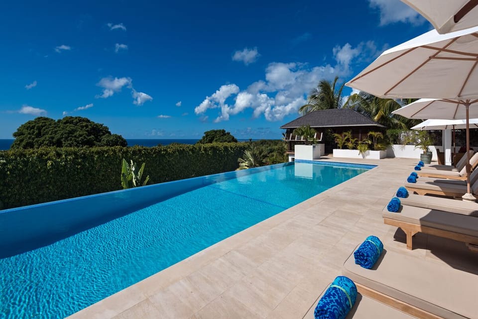 Tom Tom - Sea and pool views