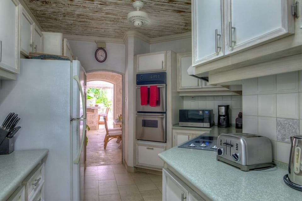 Waverly One - Kitchen with appliances