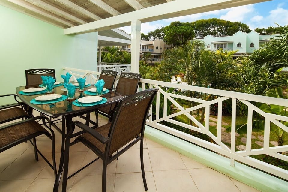 Dine al fresco with views of the tropical garden beyond