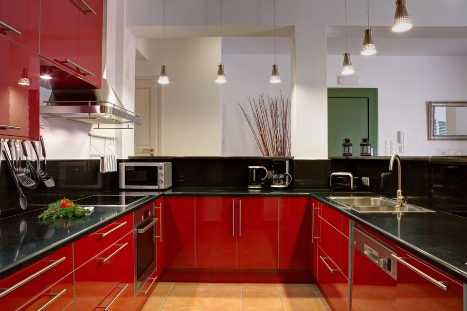 A large, fully equipped contemporary kitchen for your creative holiday meals