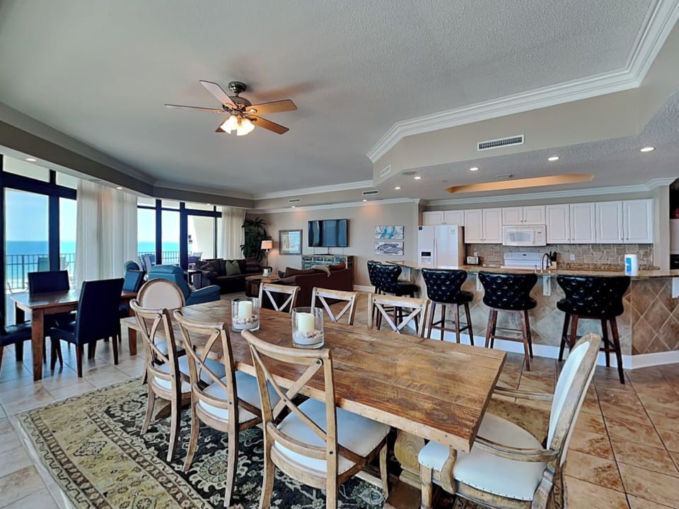 Dining Area - Table and Bar