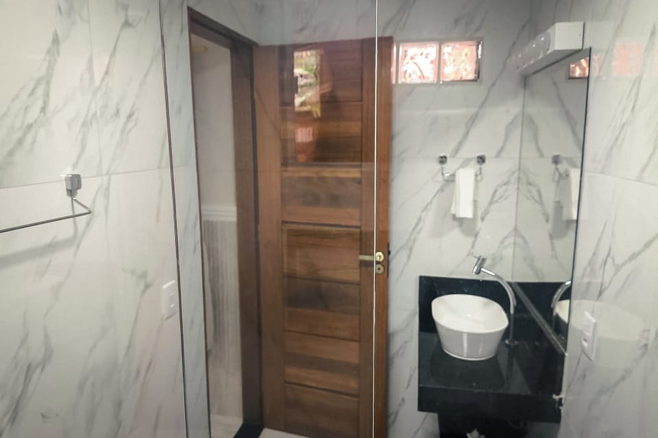 Family Room | Bathroom | Shower, towels