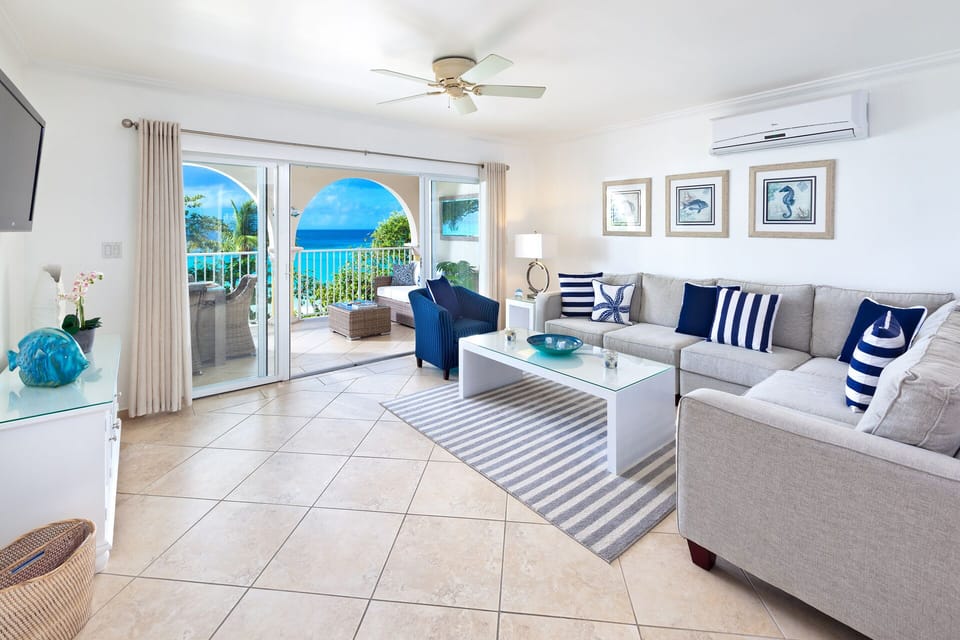 Sapphire Beach 307 - The bright and spacious open plan living area with wifi and cable TV