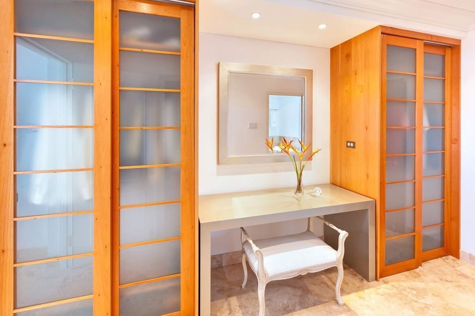 MASTER BEDROOM WALK IN CLOSET