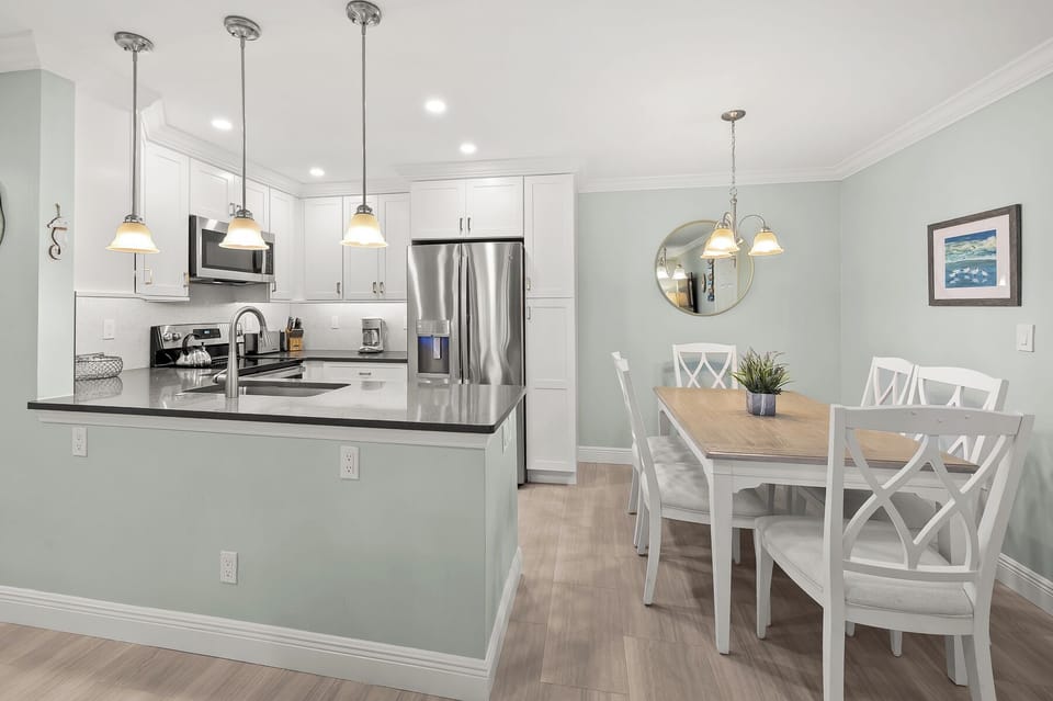 Dining & Kitchen