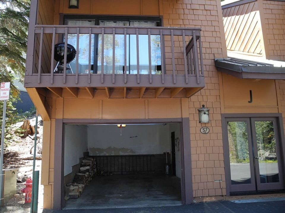 View of unit from driveway