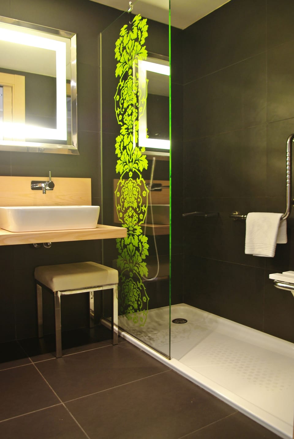 Room, 1 King Bed, Accessible | Premium bedding, down comforters, minibar, in-room safe
