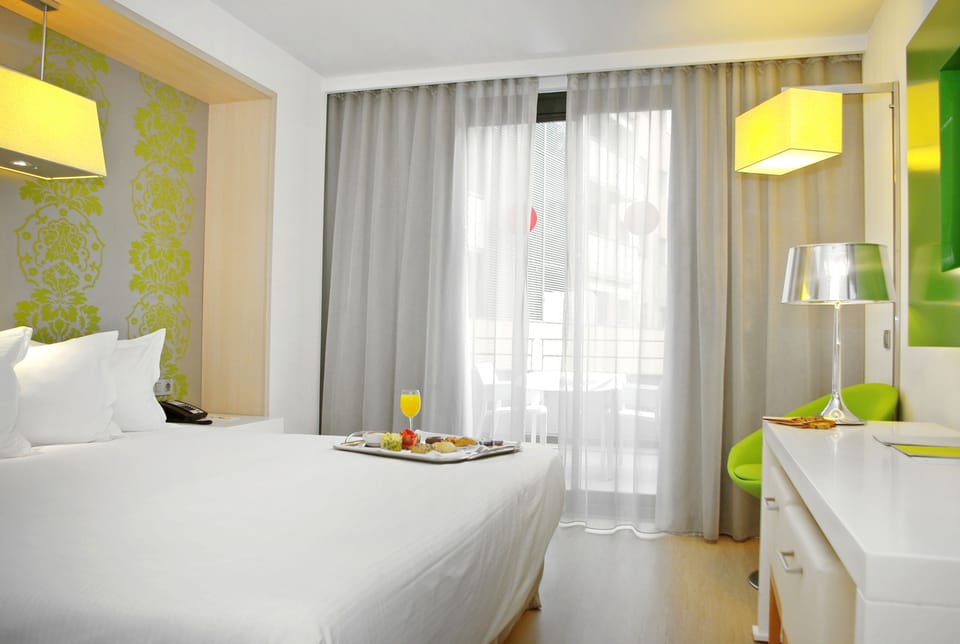 Room, 1 King Bed, Balcony | Premium bedding, down comforters, minibar, in-room safe