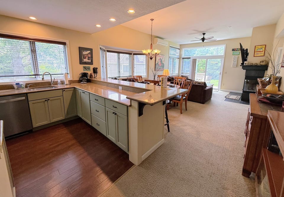 A spacious, open concept, living room/dining room/kitchen and 2 bedrooms make this the perfect home base for your White Mountains adventure.