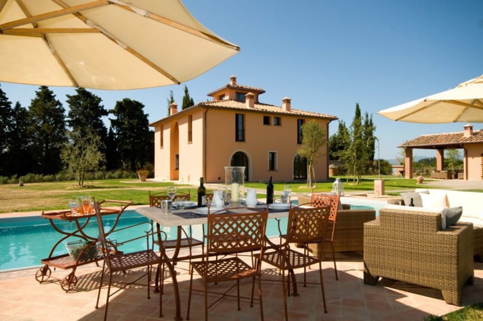 Building Exterior, Outdoor, Pool