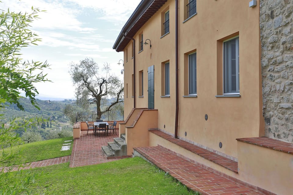 Building Exterior, Outdoor