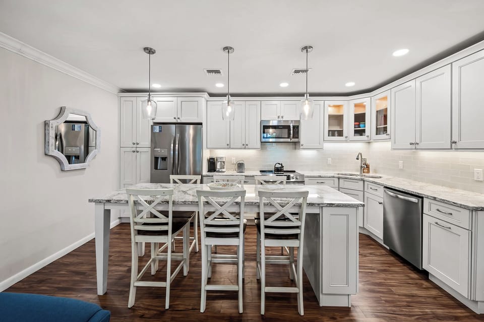 Dining & Kitchen