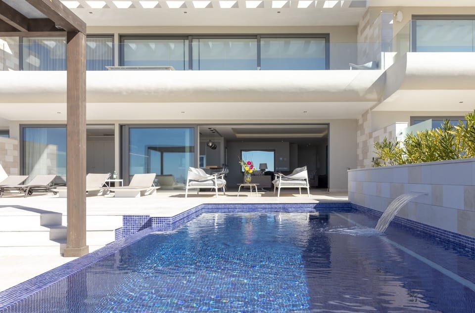 Swimming Pool Lounge