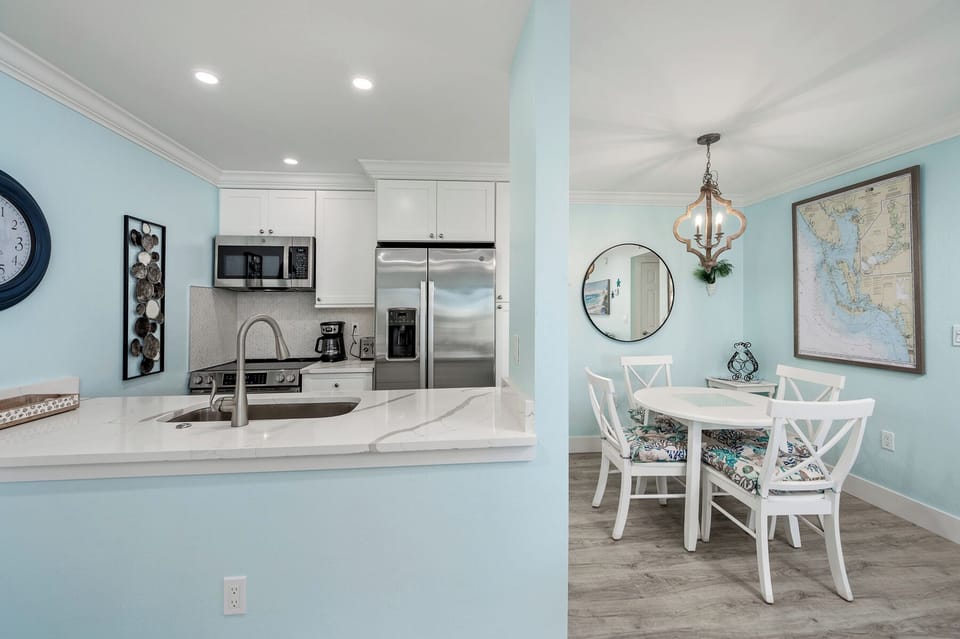 Dining & Kitchen