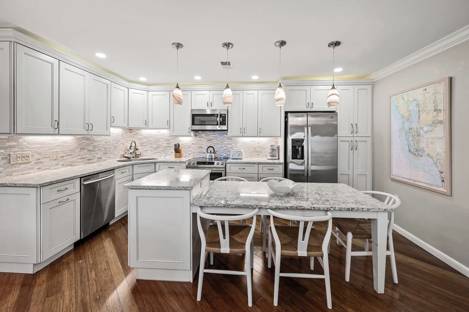 Dining & Kitchen