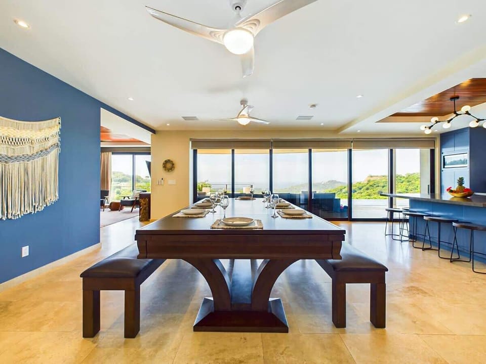 Dining table with spectacular ocean view