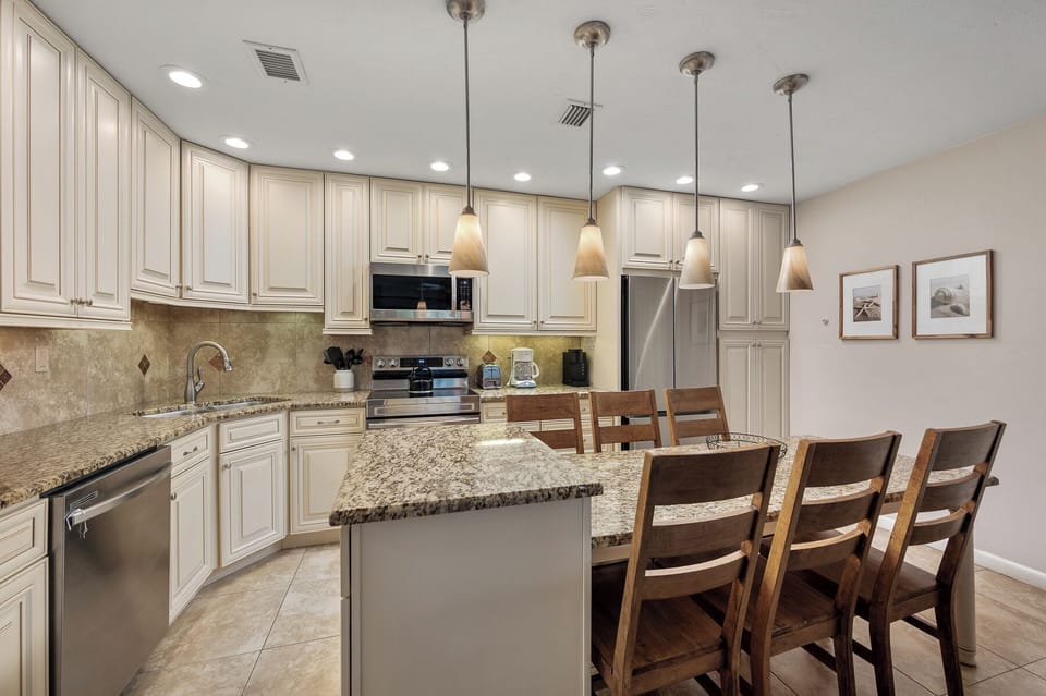 Dining & Kitchen