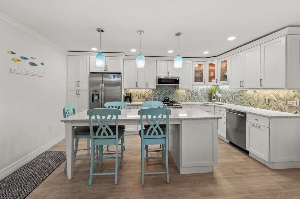 Dining & Kitchen
